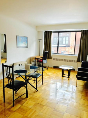 Stylish Montreal Apartment Comfortable Stay in the Golden Square Mile